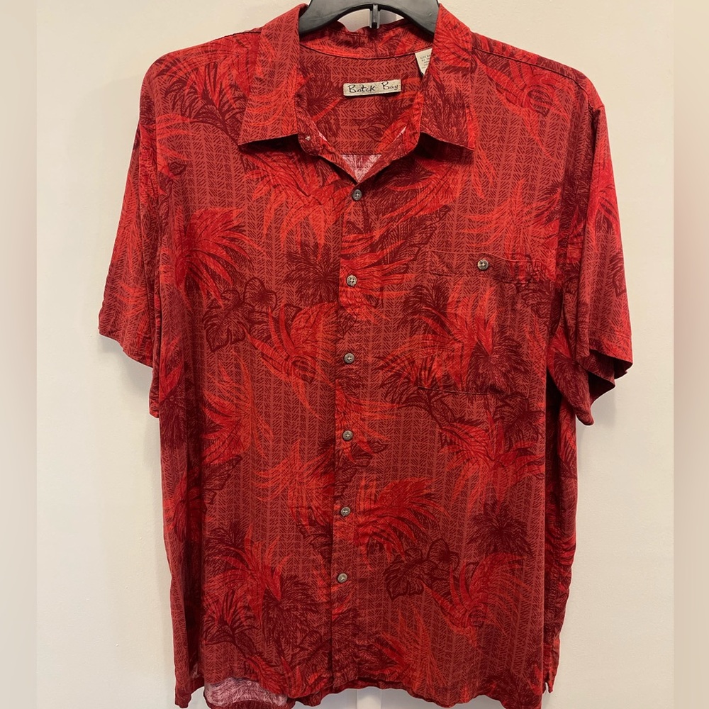 Batik Bay - Men’s Tropical Print Button Down - EUC